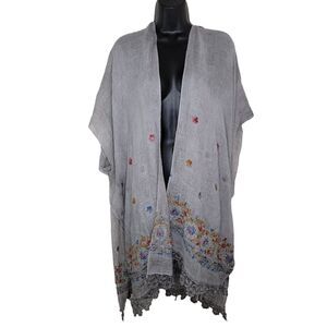 Do Everything In Love Gray Floral Kimono Topper One Size